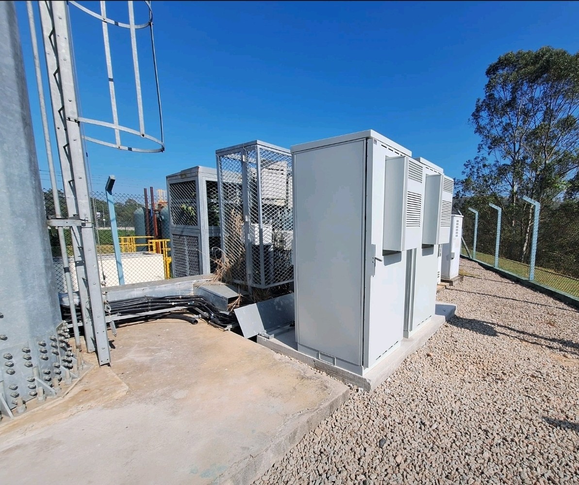 Refrigerador outdoor Gigaclima em instalação externa